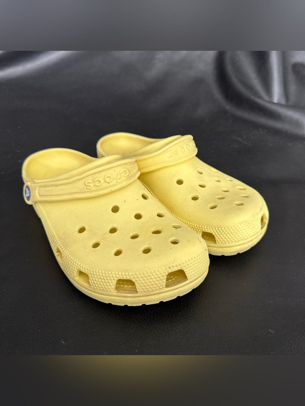 Crocs Classic Clog Soft Yellow Sandals Men’s Size M8 Women’s Size W10 Unisex